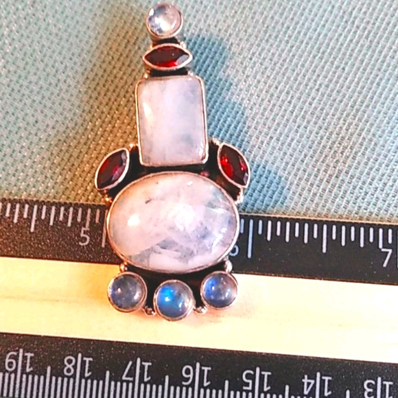 BEAUTIFUL MOONSTONE AND GARNET PENDENT - Picture 7 of 8